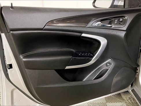 Used 2017 Buick Regal Sport Touring image 21