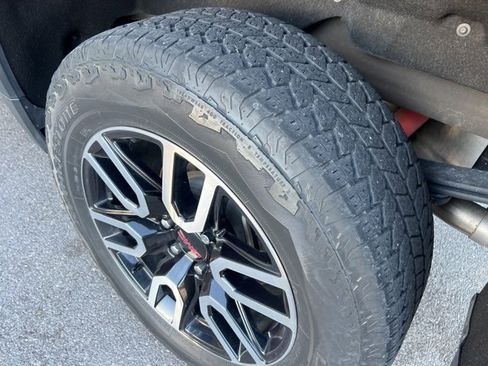 Used 2020 GMC Sierra 1500 AT4 w/ AT4 Premium Package image 9