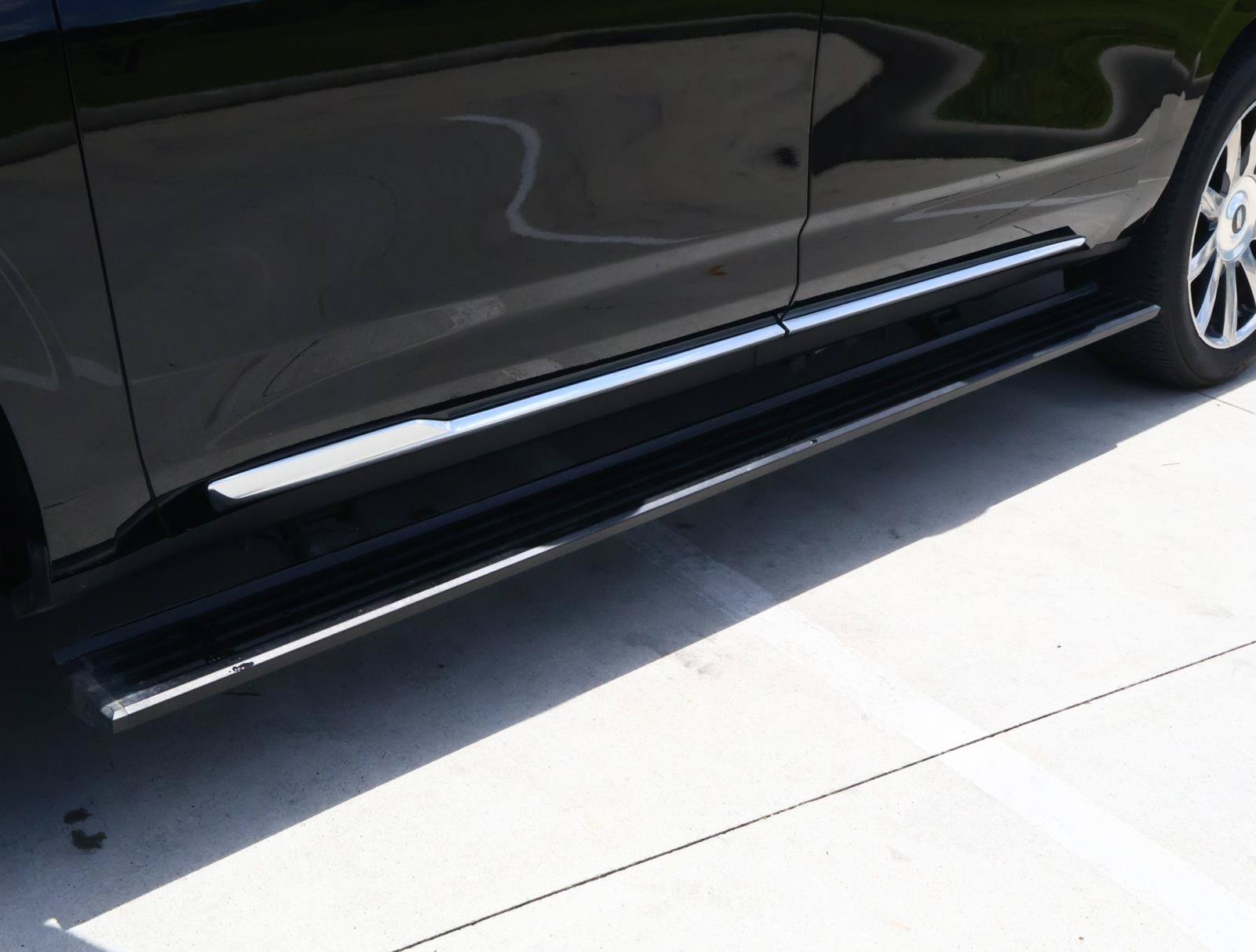 Certified 2024 Cadillac Escalade ESV Premium Luxury Platinum AWD/4WD image 14