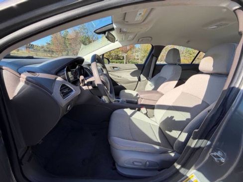 Used 2017 Chevrolet Cruze LT w/ Convenience Package image 12