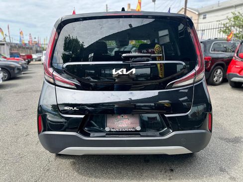 Used 2024 Kia Soul LX w/ Option Group 015 FWD image 5