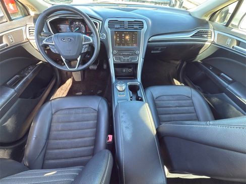 Used 2017 Ford Fusion SE w/ Equipment Group 201A image 21