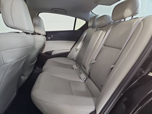 Used 2017 Acura ILX w/ AcuraWatch Plus Package FWD image 13