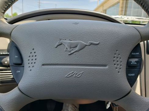 Used 2000 Ford Mustang Convertible RWD image 19