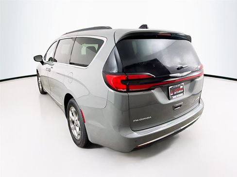 Used 2023 Chrysler Pacifica Limited FWD image 29