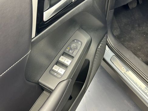 New 2026 Mitsubishi Outlander SE image 11