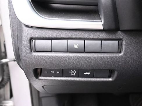 Used 2025 Nissan Rogue SV AWD/4WD image 18