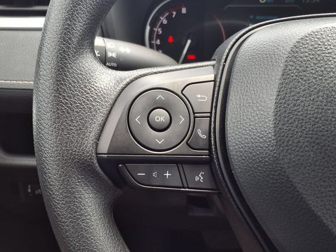 Used 2025 Toyota RAV4 XLE FWD image 12