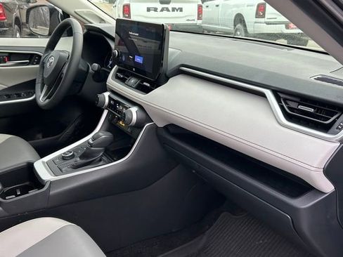Used 2023 Toyota RAV4 XLE Premium image 16
