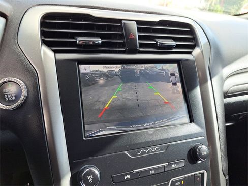 Used 2019 Ford Fusion SE image 21