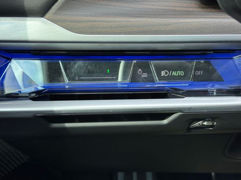 Used 2024 BMW 740i w/ Premium Package 2 RWD image 18