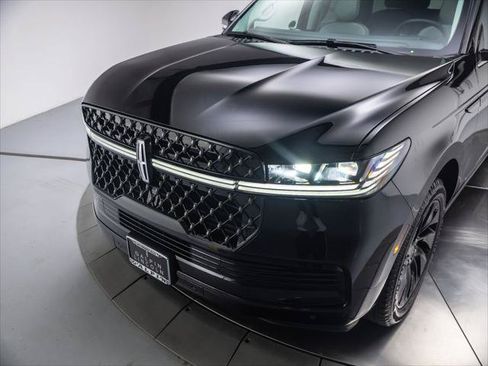 New 2026 Lincoln Navigator L Black Label AWD/4WD image 9