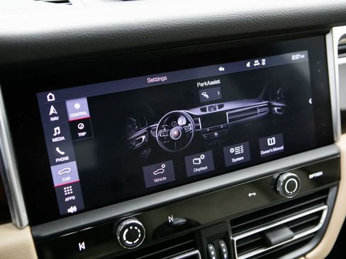 Certified 2024 Porsche Macan AWD/4WD image 15