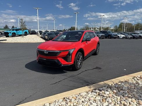 Used 2025 Cadillac Optiq Sport 2 image 3