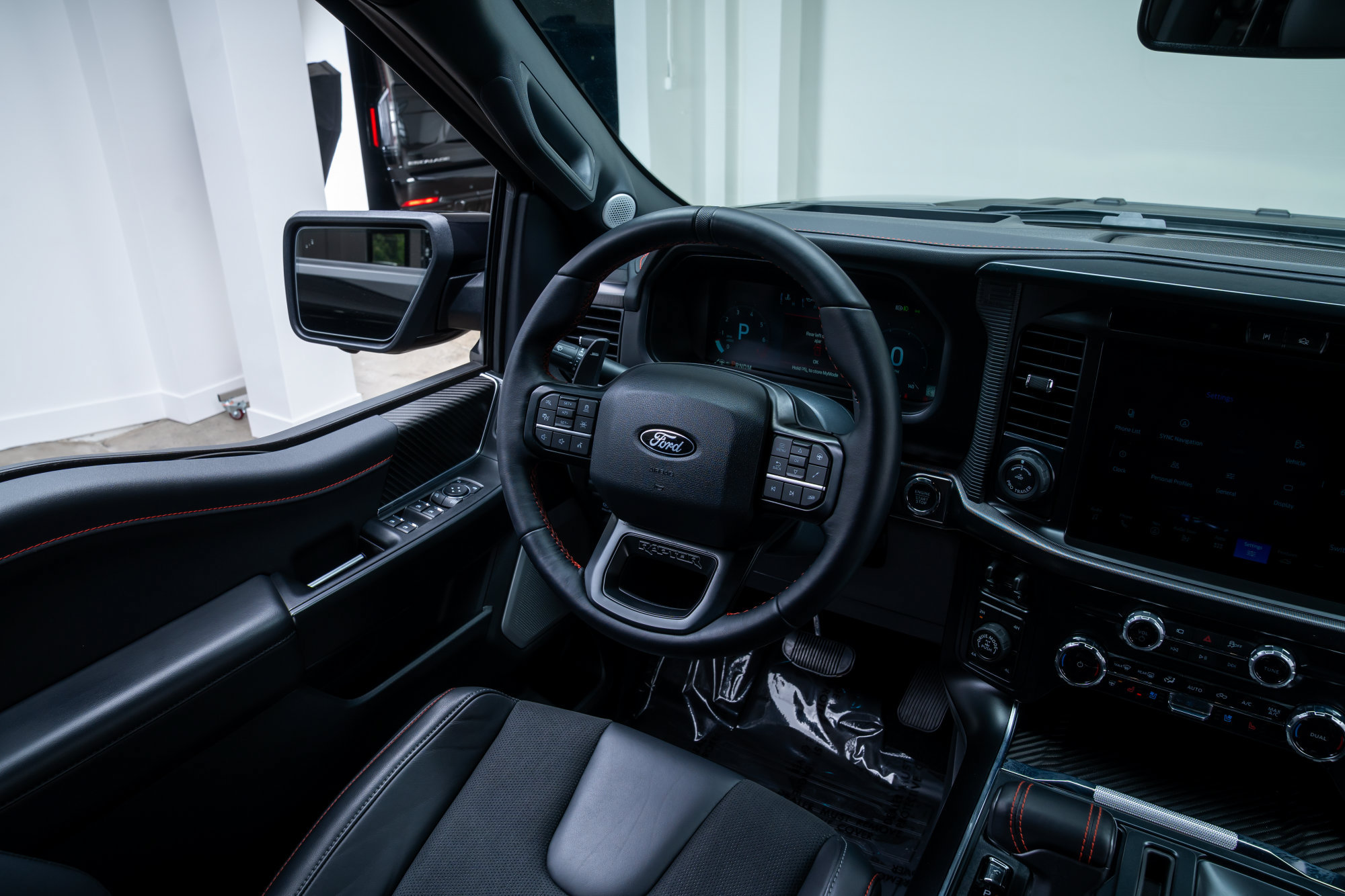 Used 2025 Ford F150 Raptor AWD/4WD image 8