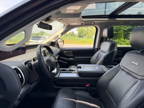 Used 2025 Ford Expedition Max Platinum w/ Driver's Package AWD/4WD image 9