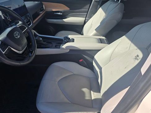 Used 2024 Toyota Grand Highlander XLE image 24