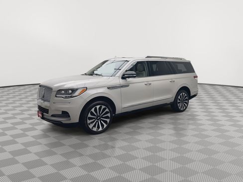 Used 2023 Lincoln Navigator L Reserve AWD/4WD image 40
