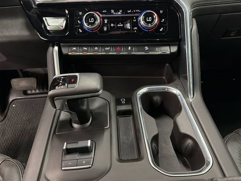 Used 2025 GMC Sierra 1500 Denali w/ Technology Package AWD/4WD image 16