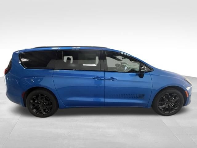 New 2027 Chrysler Pacifica Select FWD image 5