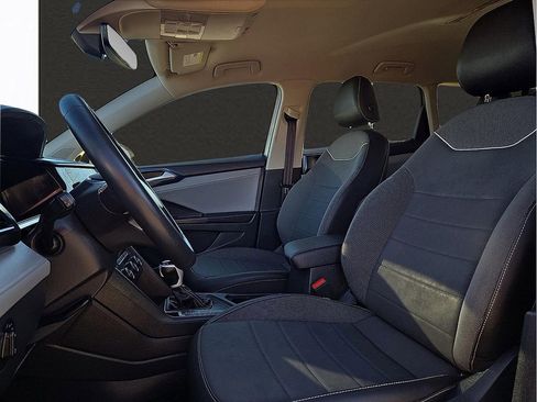 Used 2024 Volkswagen Taos SE image 12