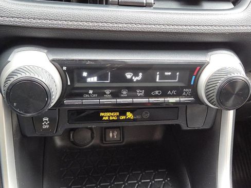 Used 2019 Toyota RAV4 LE w/ All Weather Liner Package FWD image 28