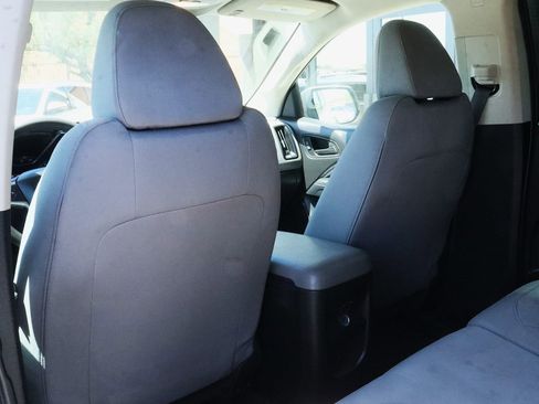 Used 2018 Chevrolet Colorado W/T w/ WT Convenience Package RWD image 31