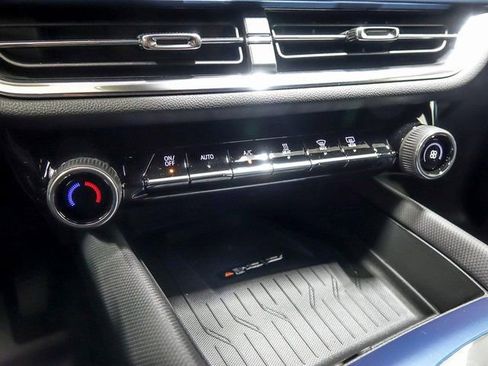 New 2026 Chevrolet Equinox EV LT image 19