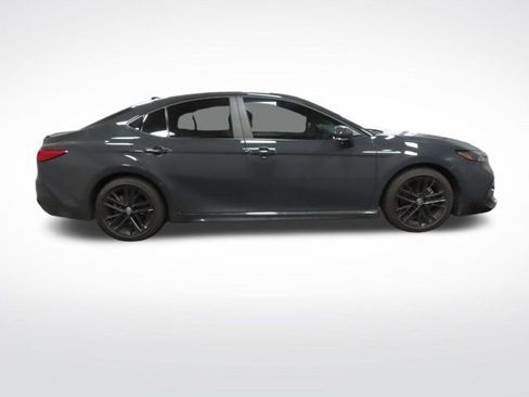 Used 2025 Toyota Camry SE w/ Convenience Package image 7