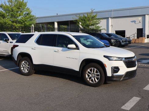 Used 2023 Chevrolet Traverse LS w/ Safety Package FWD image 14