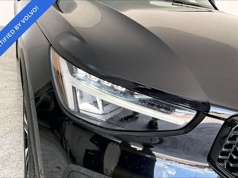 Used 2025 Volvo XC40 B5 Plus AWD/4WD image 31