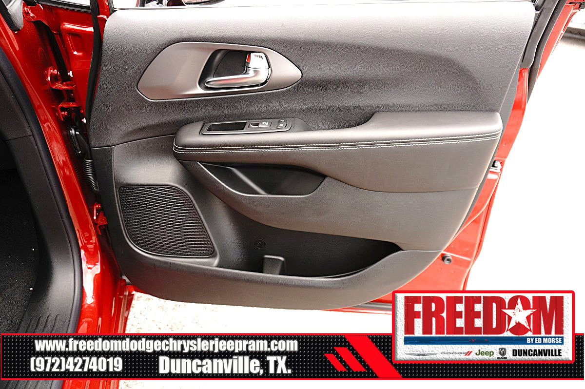 New 2027 Chrysler Pacifica Select FWD image 38