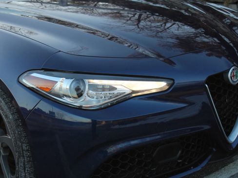 Used 2017 Alfa Romeo Giulia Sedan 4D image 35