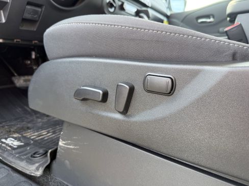 Used 2025 Nissan Frontier SV w/ SV Convenience Package image 26