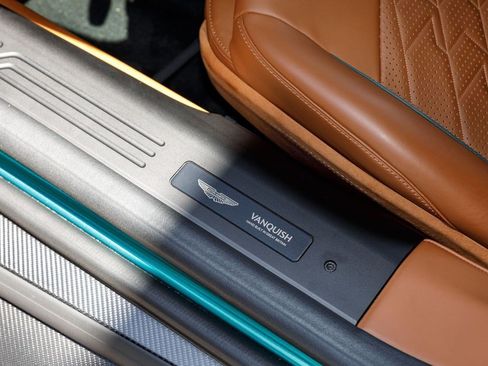 Used 2025 Aston Martin Vanquish RWD image 25