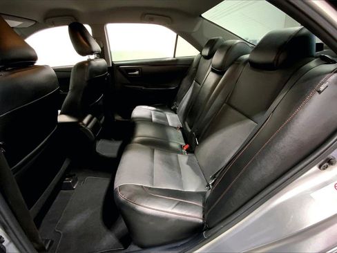 Used 2016 Toyota Camry LE image 19