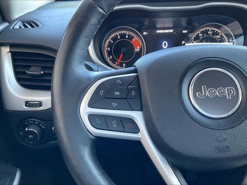 Used 2017 Jeep Cherokee Trailhawk w/ Cold Weather Group AWD/4WD image 23