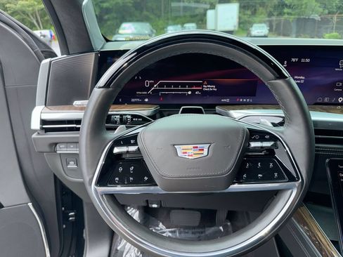 Used 2025 Cadillac Escalade ESV Sport Platinum AWD/4WD image 16