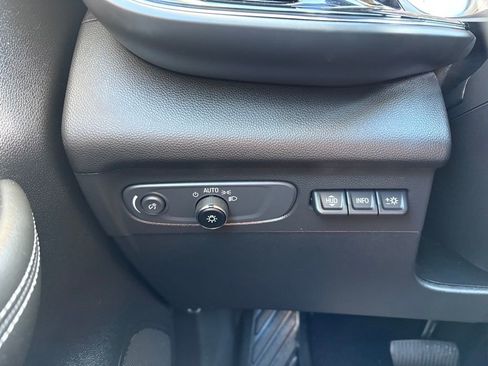 Used 2023 Buick Envision Avenir image 18