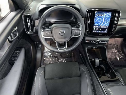Used 2024 Volvo XC40 Recharge Plus w/ Protection Package Premier RWD image 4