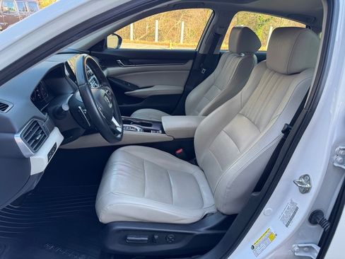 Used 2018 Honda Accord Touring image 11