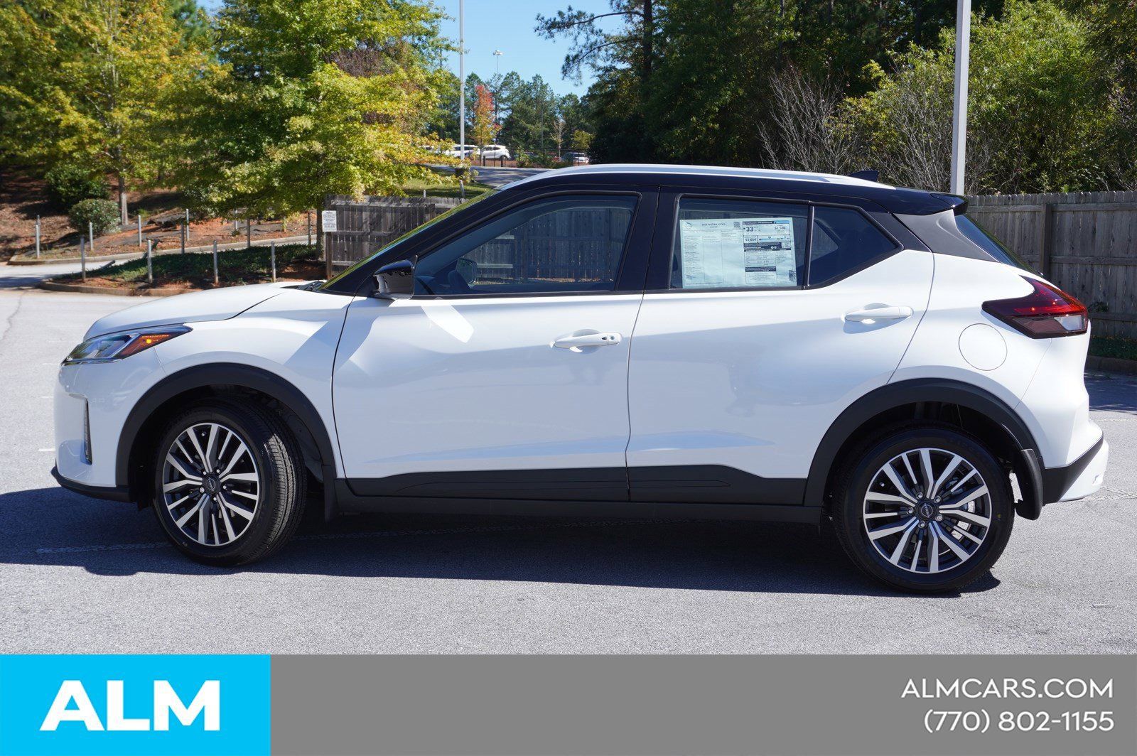 Used 2024 Nissan Kicks SV FWD image 3