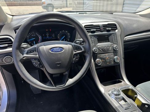 Used 2018 Ford Fusion SE FWD image 6