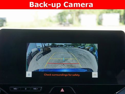 Used 2023 Toyota Venza XLE image 10