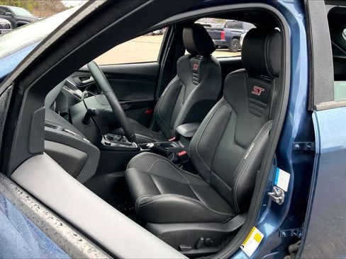 Used 2018 Ford Focus ST w/ Equipment Group 402A image 7