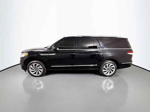 Used 2022 Lincoln Navigator L Reserve AWD/4WD image 4