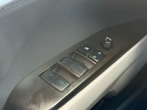 Used 2021 Toyota Camry LE image 34