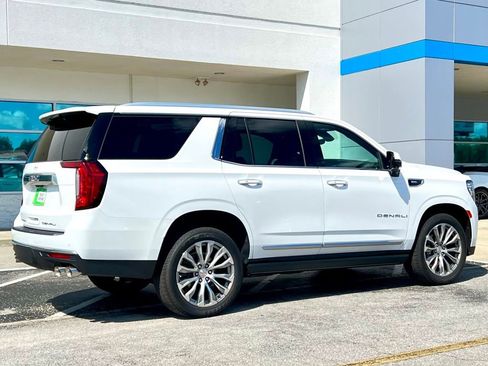 Used 2021 GMC Yukon Denali w/ Denali Premium Package image 4