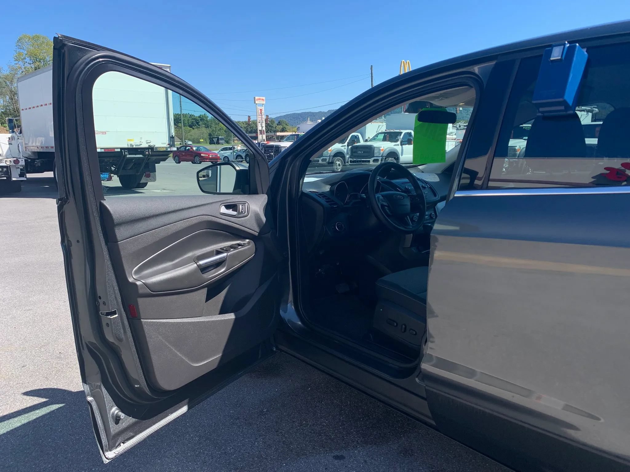 Used 2017 Ford Escape SE AWD/4WD image 7