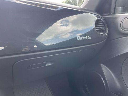 Used 2018 Volkswagen Beetle 2.0T S FWD image 28